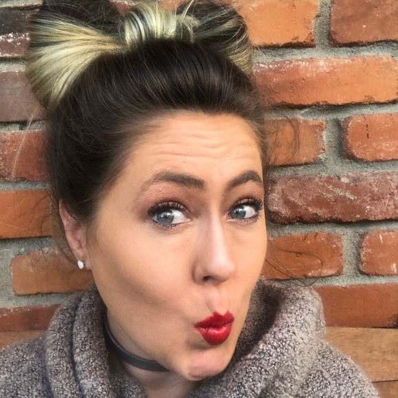 Meet your Posher, Nicolette - Picture 1 of 1